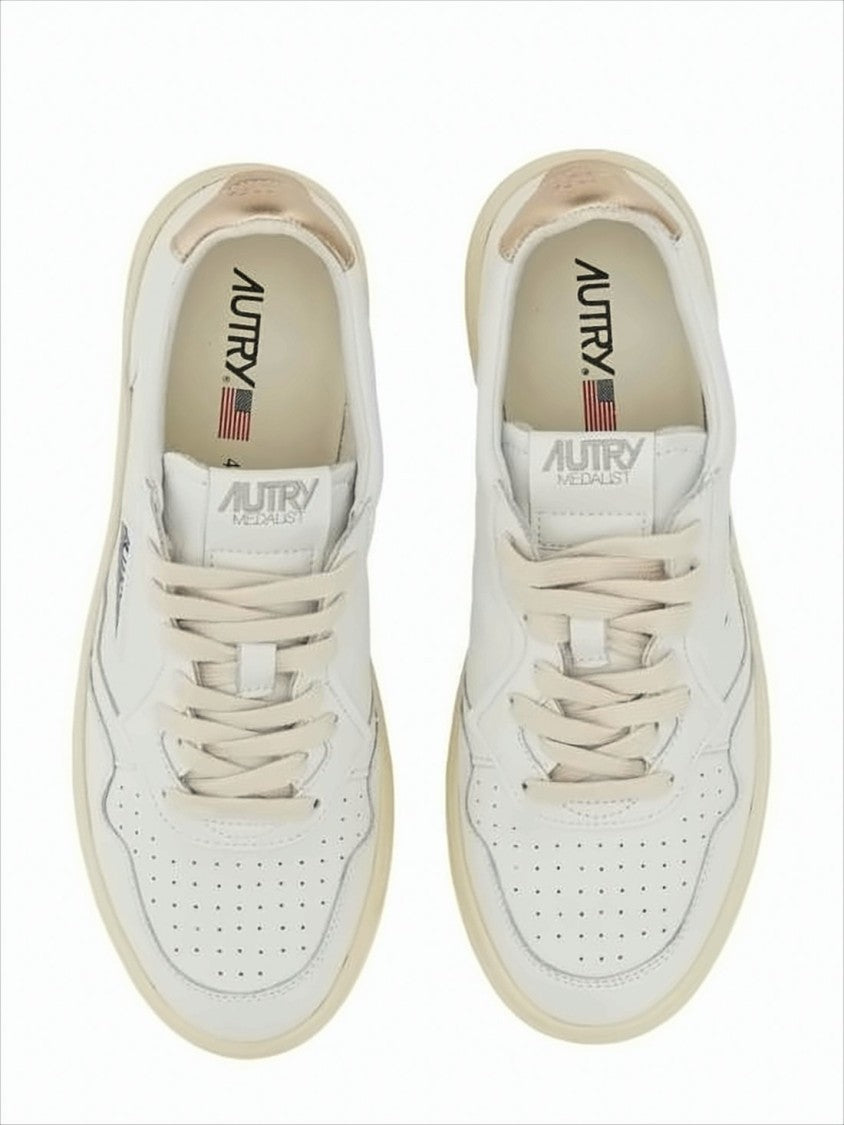 Low-Top White Sneakers with Perforated Detailing and Metallic Accents