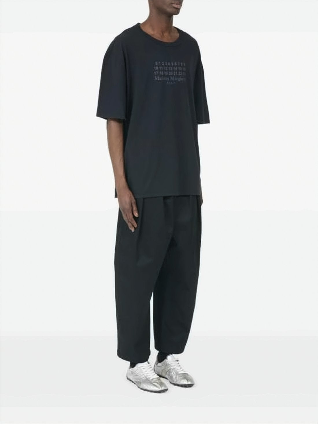 Loose Fit Minimalist T-Shirt with Printed Logo