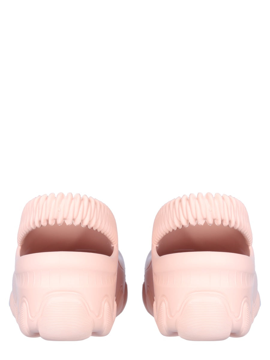 Slip-On Shoes With Ribbed Back Strap