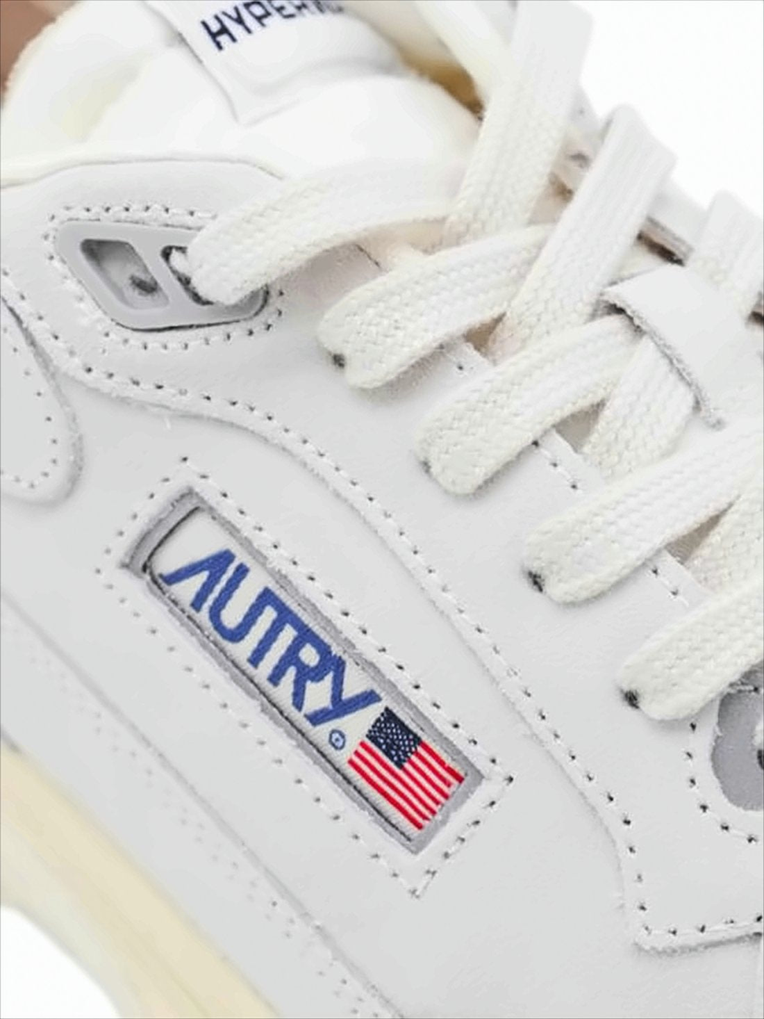 Klasyczne niskie sneakersy zamszowe