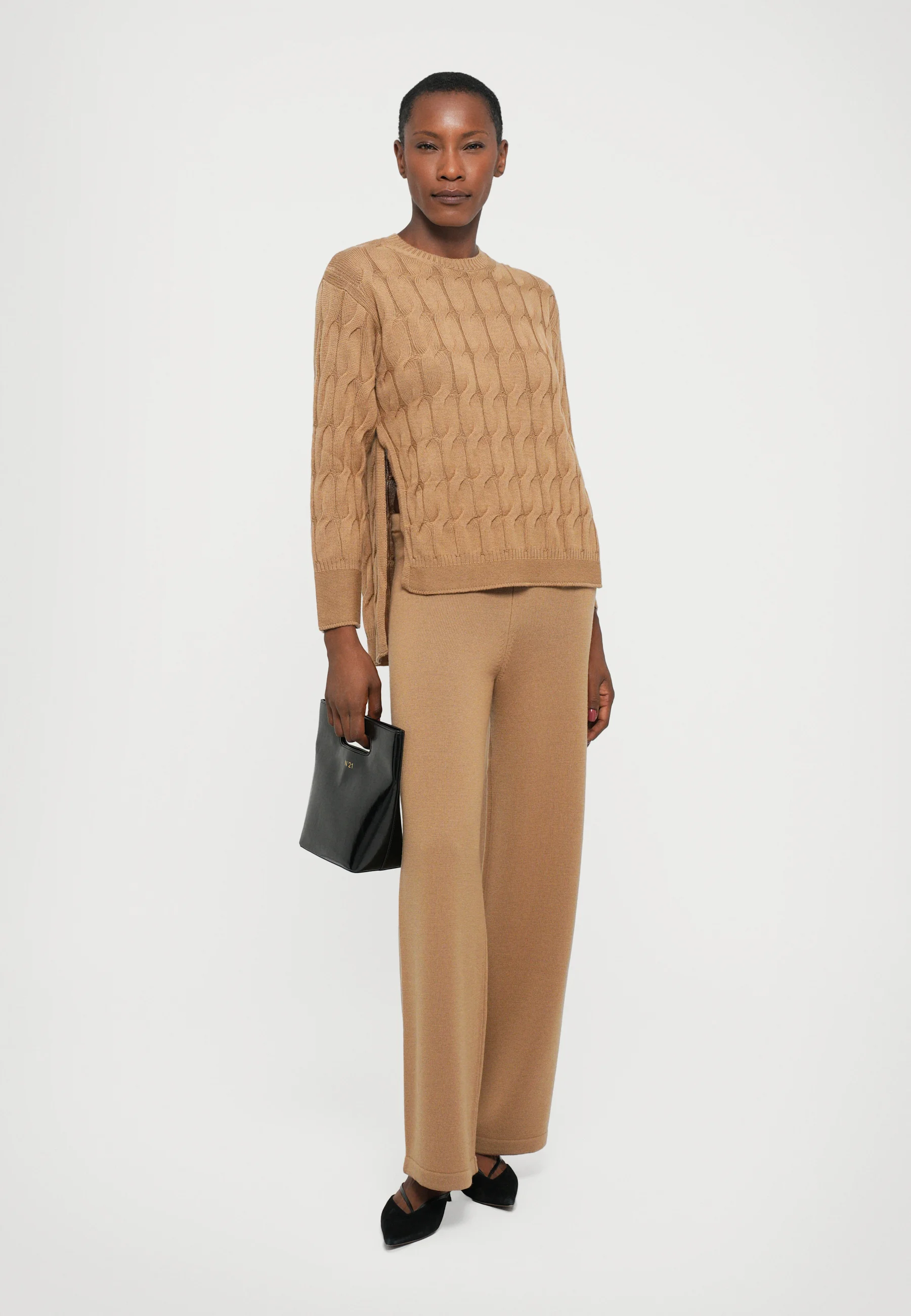 Iconic Cable Knit Sweater In Warm Camel Brown
