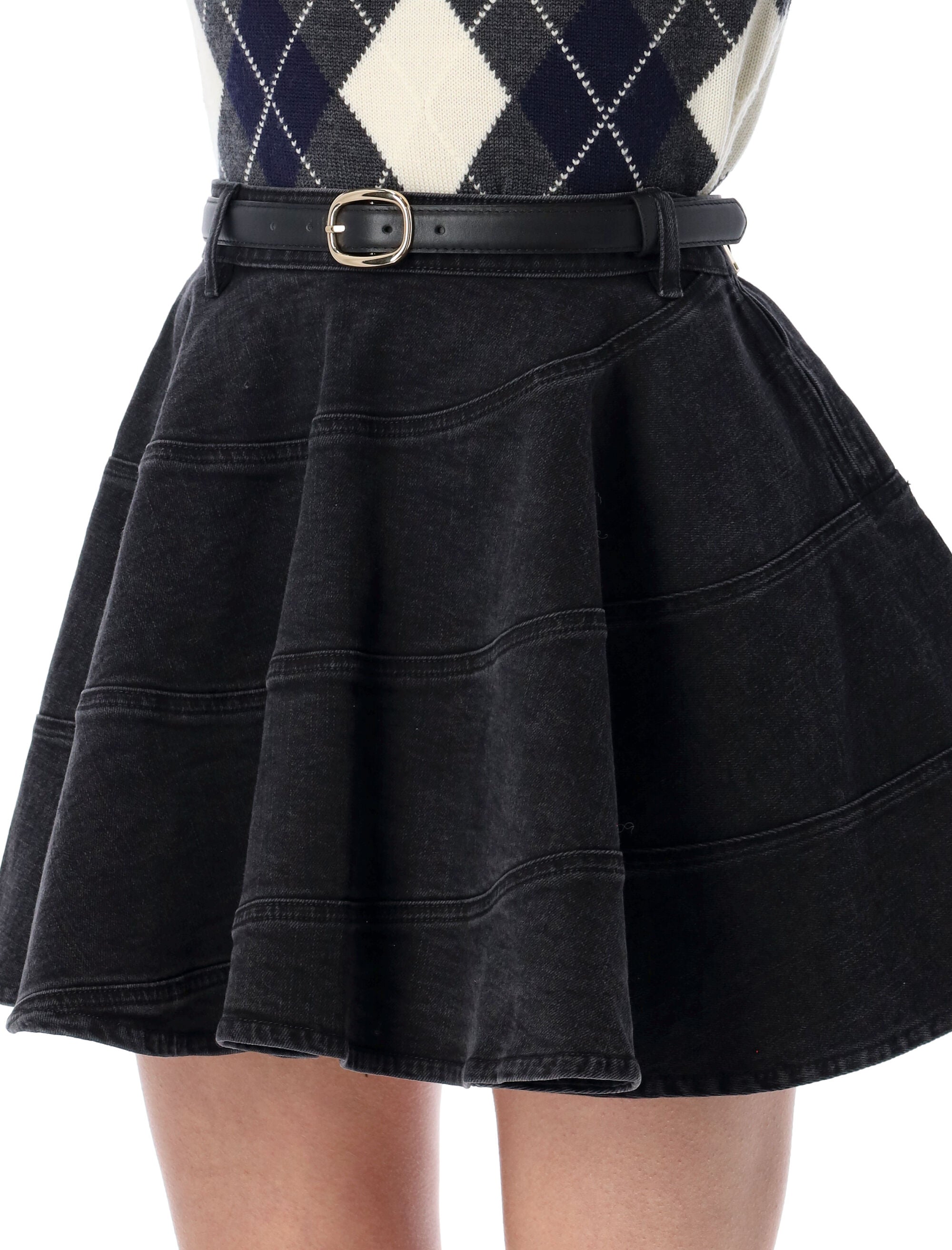 Rozkloszowana czarna jeansowa spódniczka mini