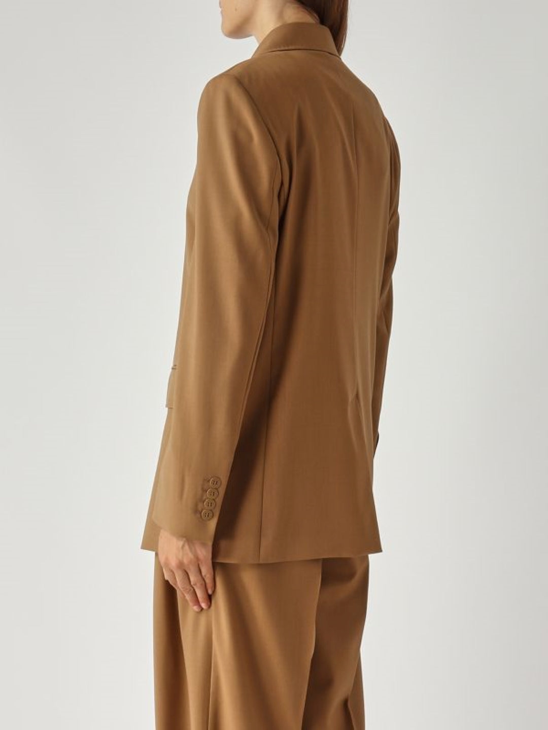 Tailored Single-Breasted Jacket With Structured Shoulders