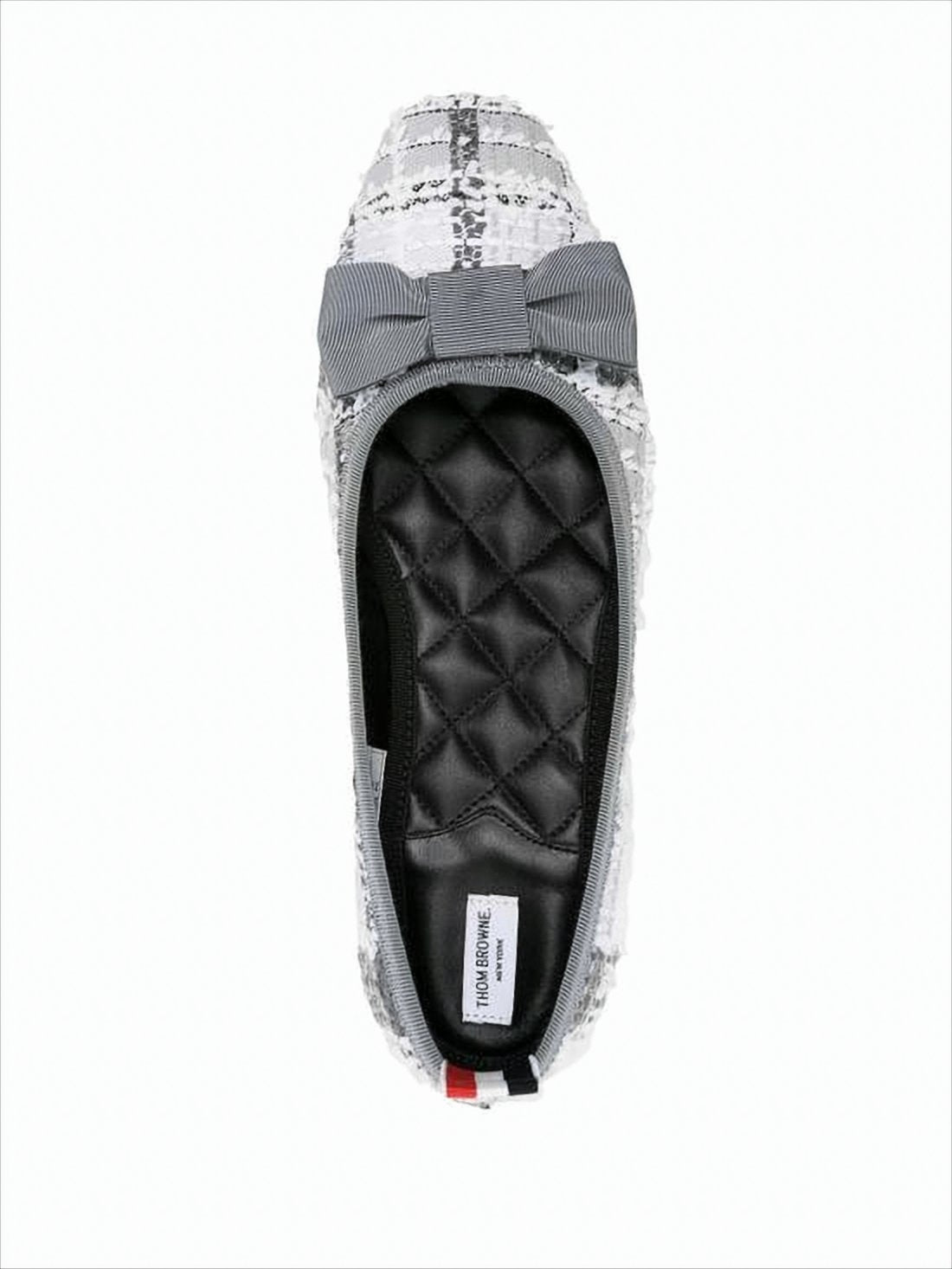 Płaskie buty w kratę monochromatyczną z detalami z rypsową kokardką