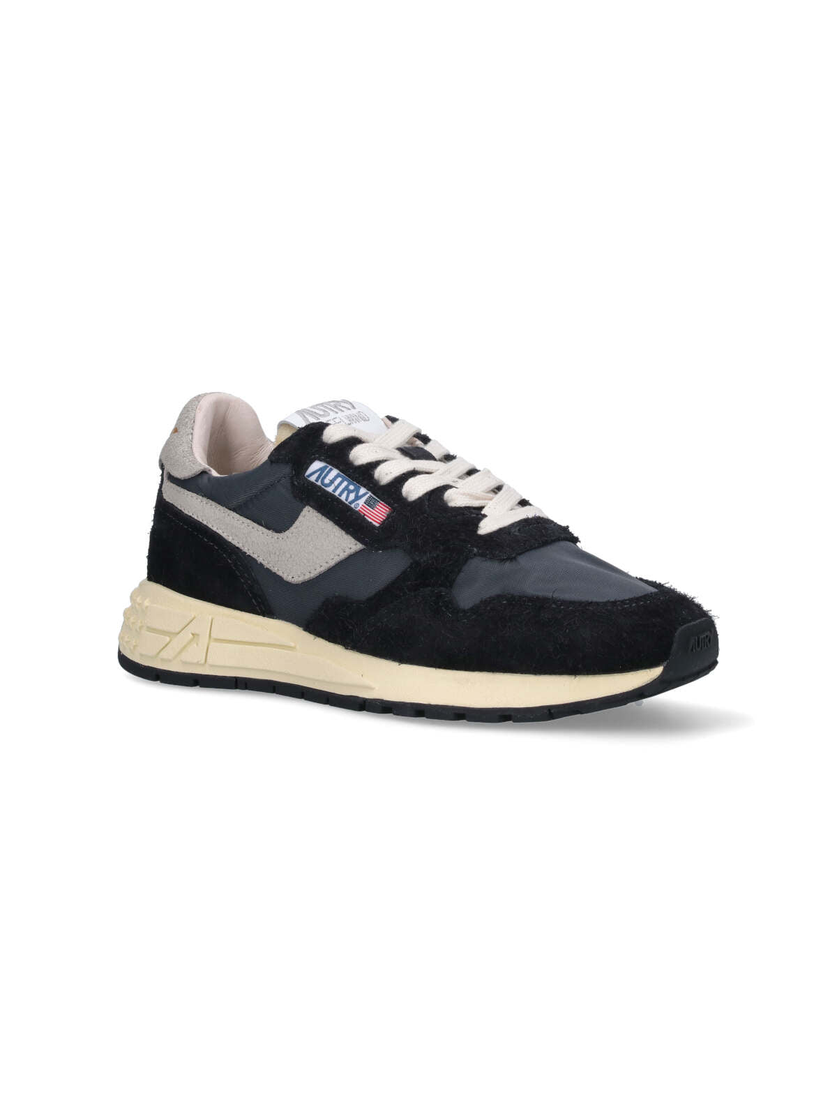 Minimalistic Design Black Sneakers With Sturdy Sole