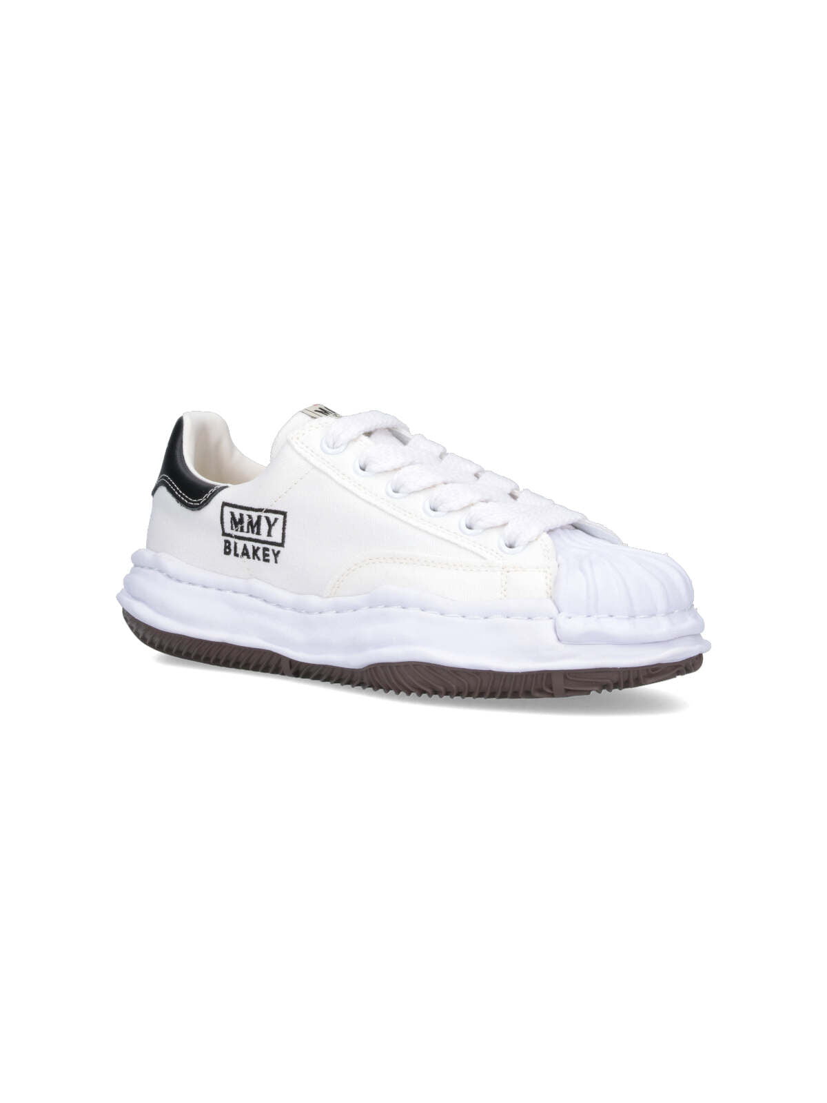 Textured Toe Low-Top Sneakers With Contrasting Details