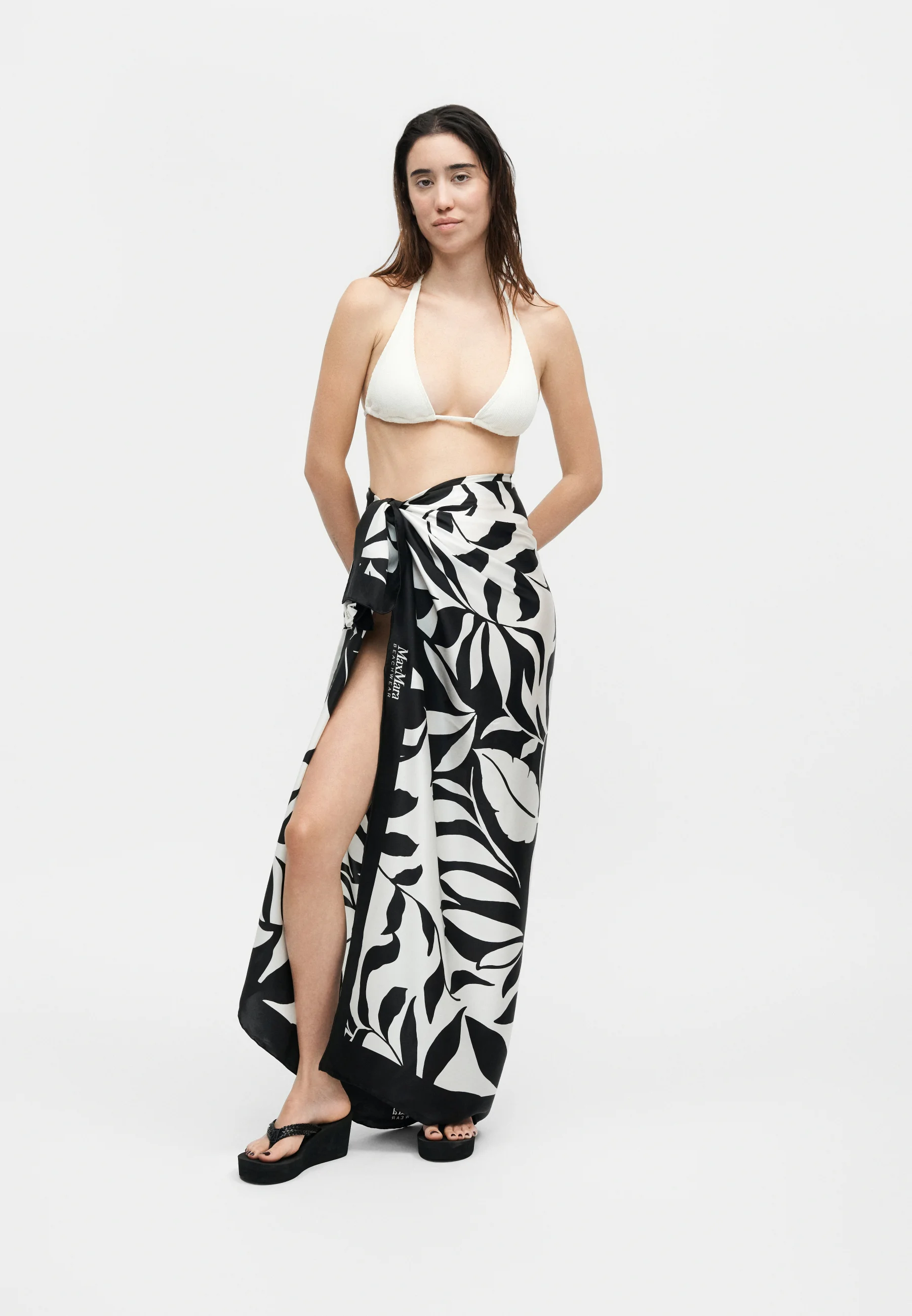 Wrap Scarf with Bold Leaf Pattern