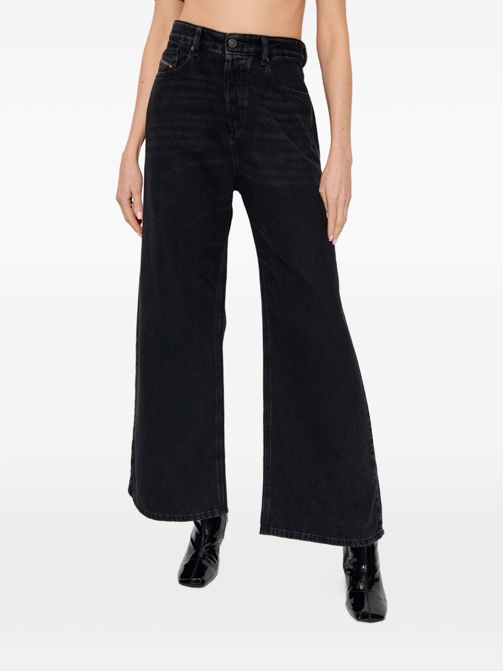 Wide-Leg Black Jeans With Five Pockets