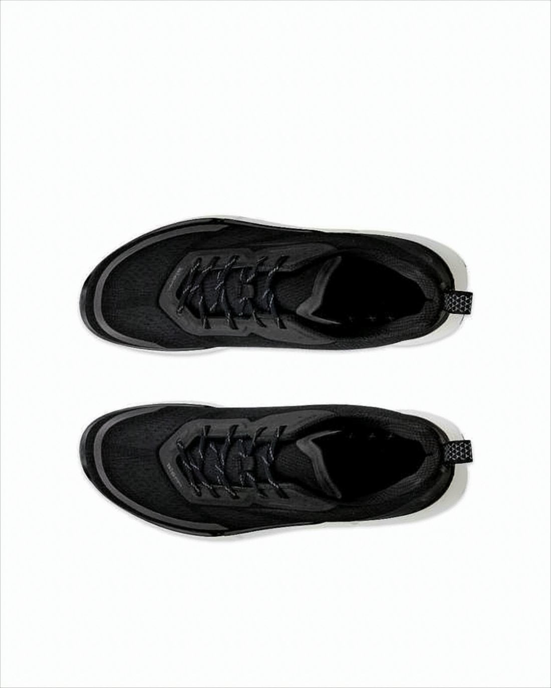 Low-Profile Black Mesh Sneakers with Rubber Sole