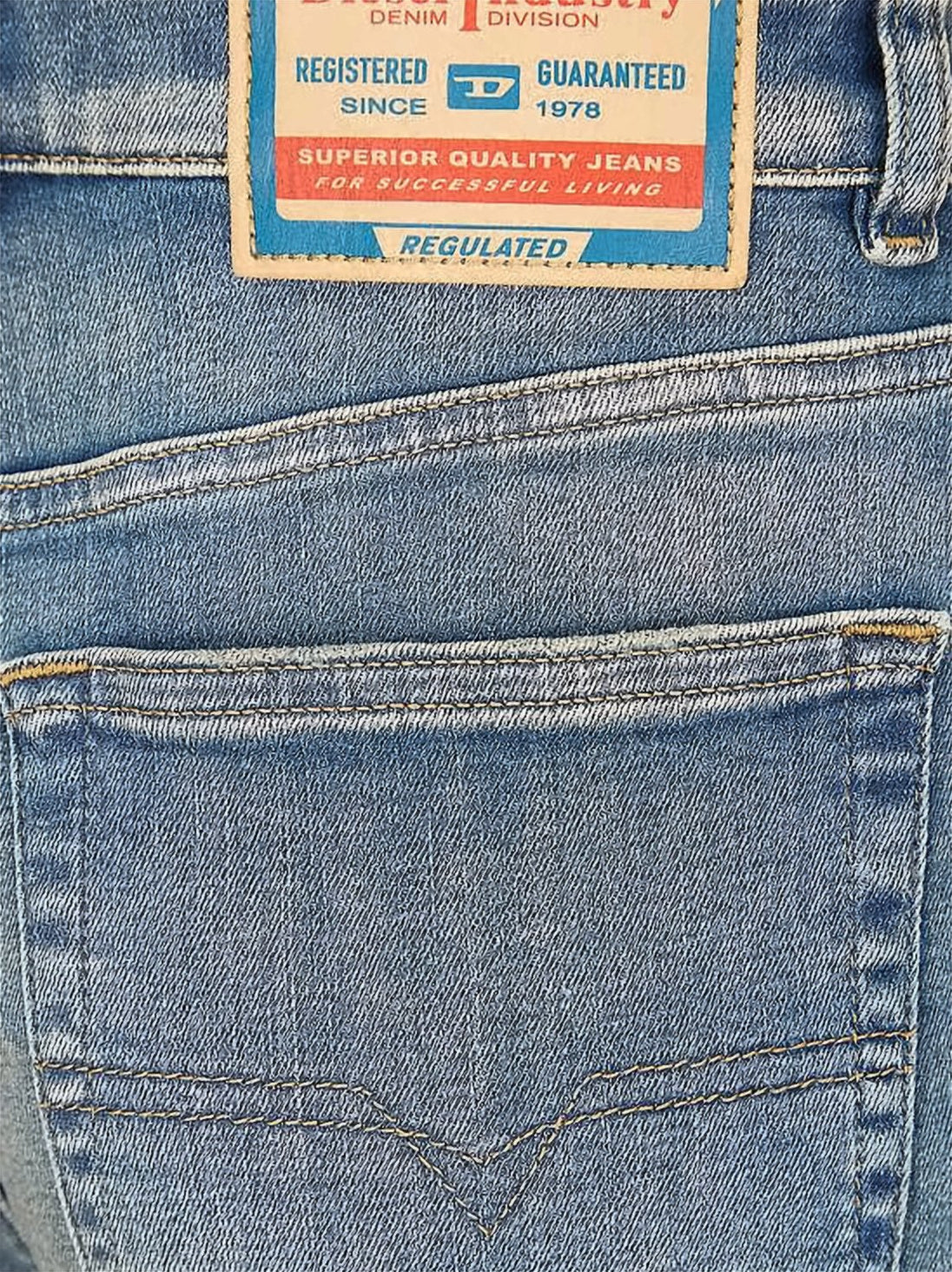 Regular Fit Denim Jeans With Classic Five-Pocket Design