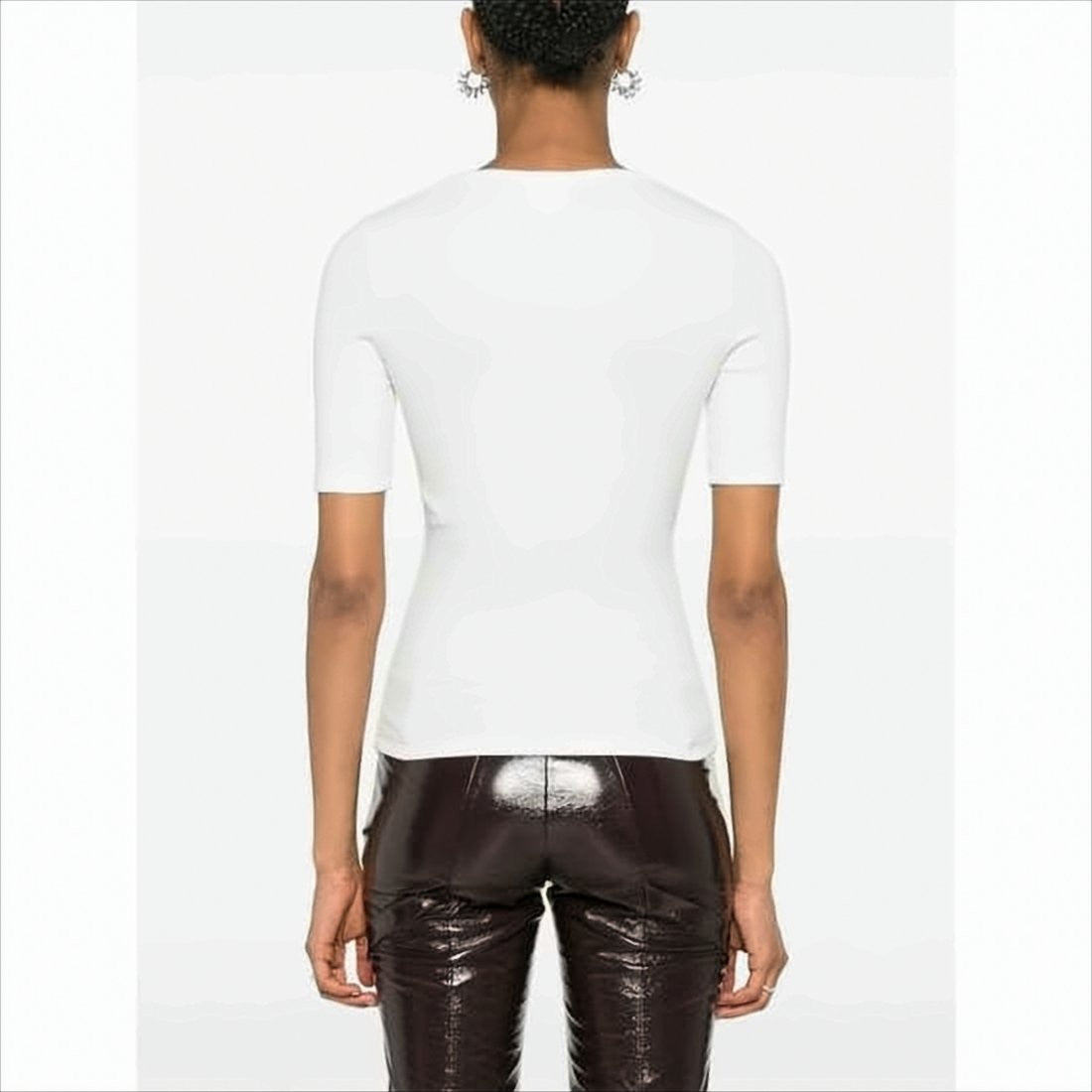 Fitted White Short-Sleeve Top with Scoop Neckline
