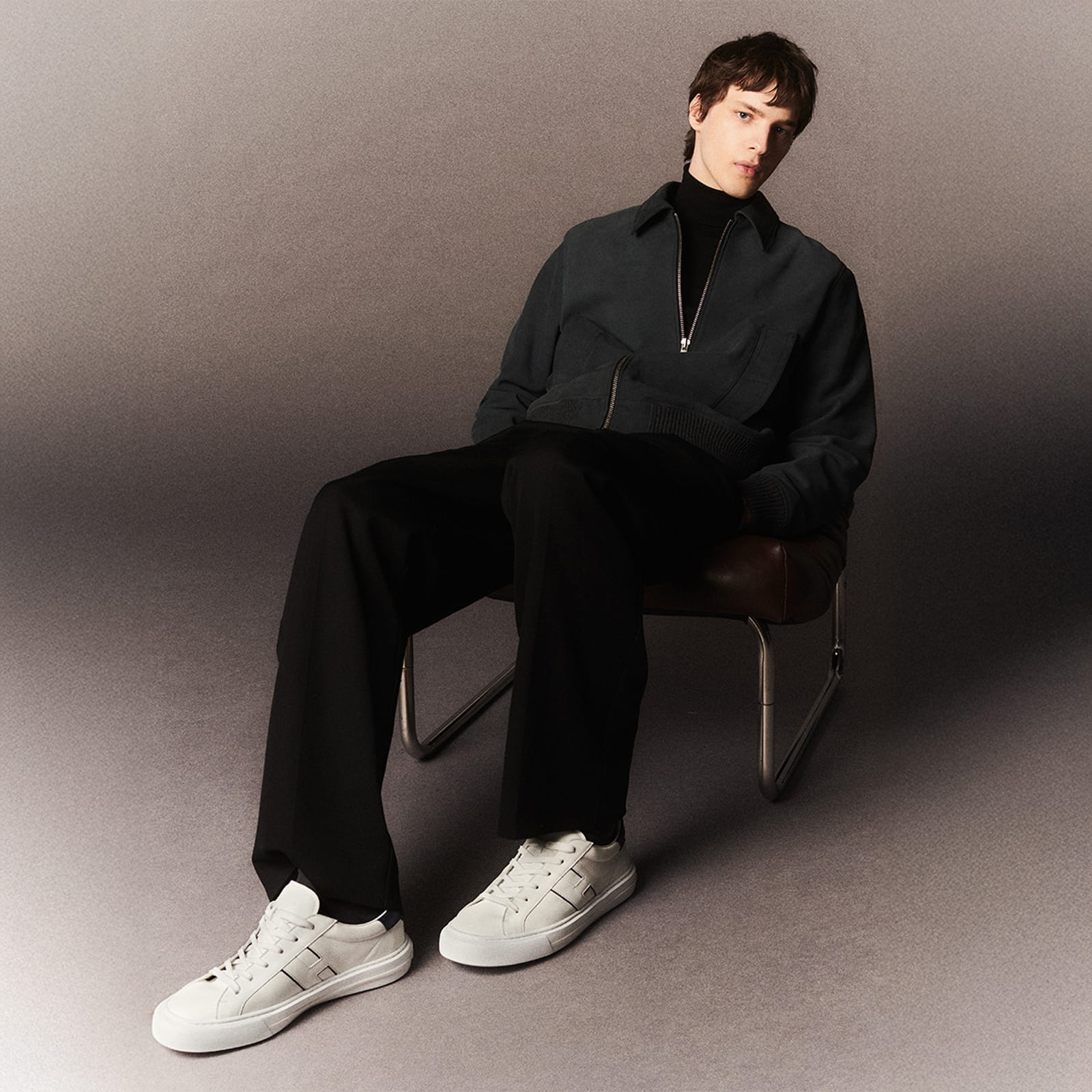 White Blue H691 Leather Sneakers