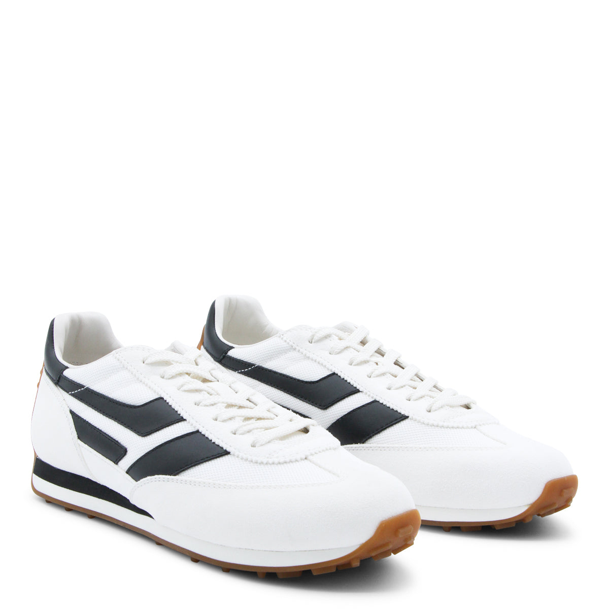 Minimalist White Sneakers with Smooth Silhouette