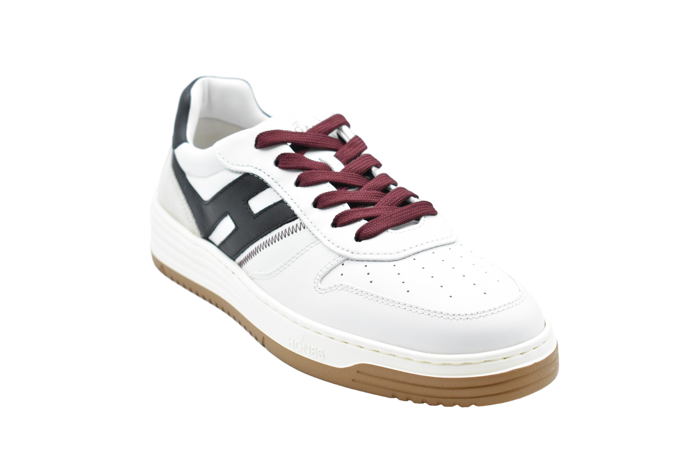 Basketball-Inspired Sneakers With Extralight Sole
