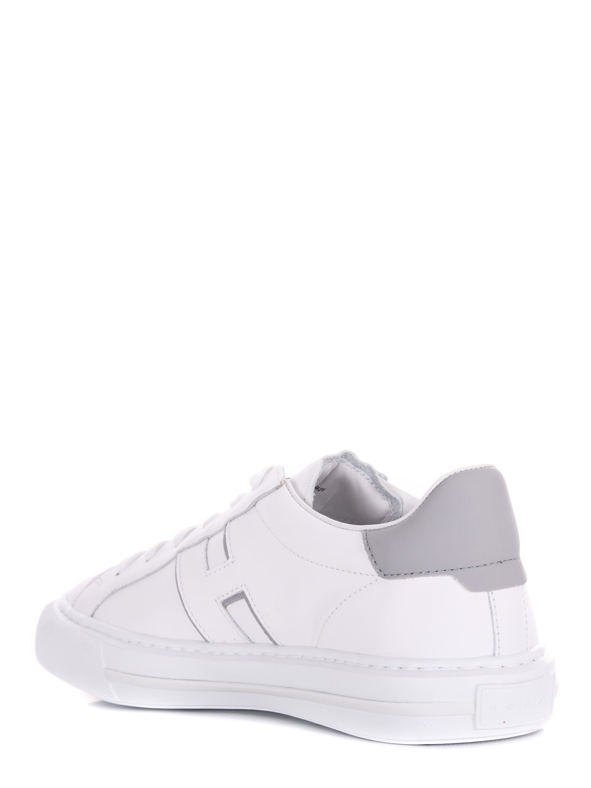H691 Lace-Up Sneakers With Robust Design