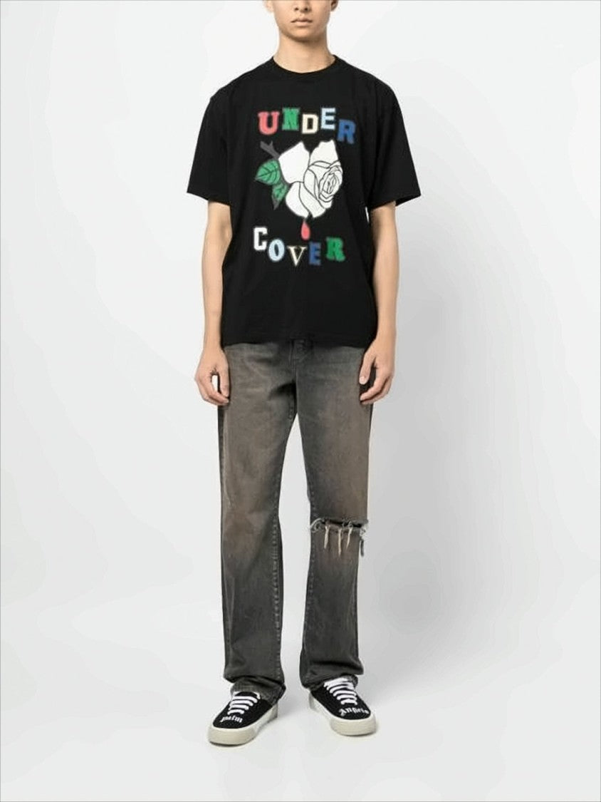 Short-Sleeved T-Shirt With Bold Graphic Design