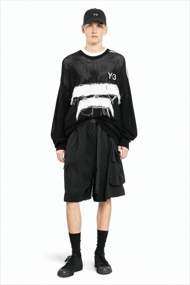 Loose-Fit Black Shorts with Utility Pockets