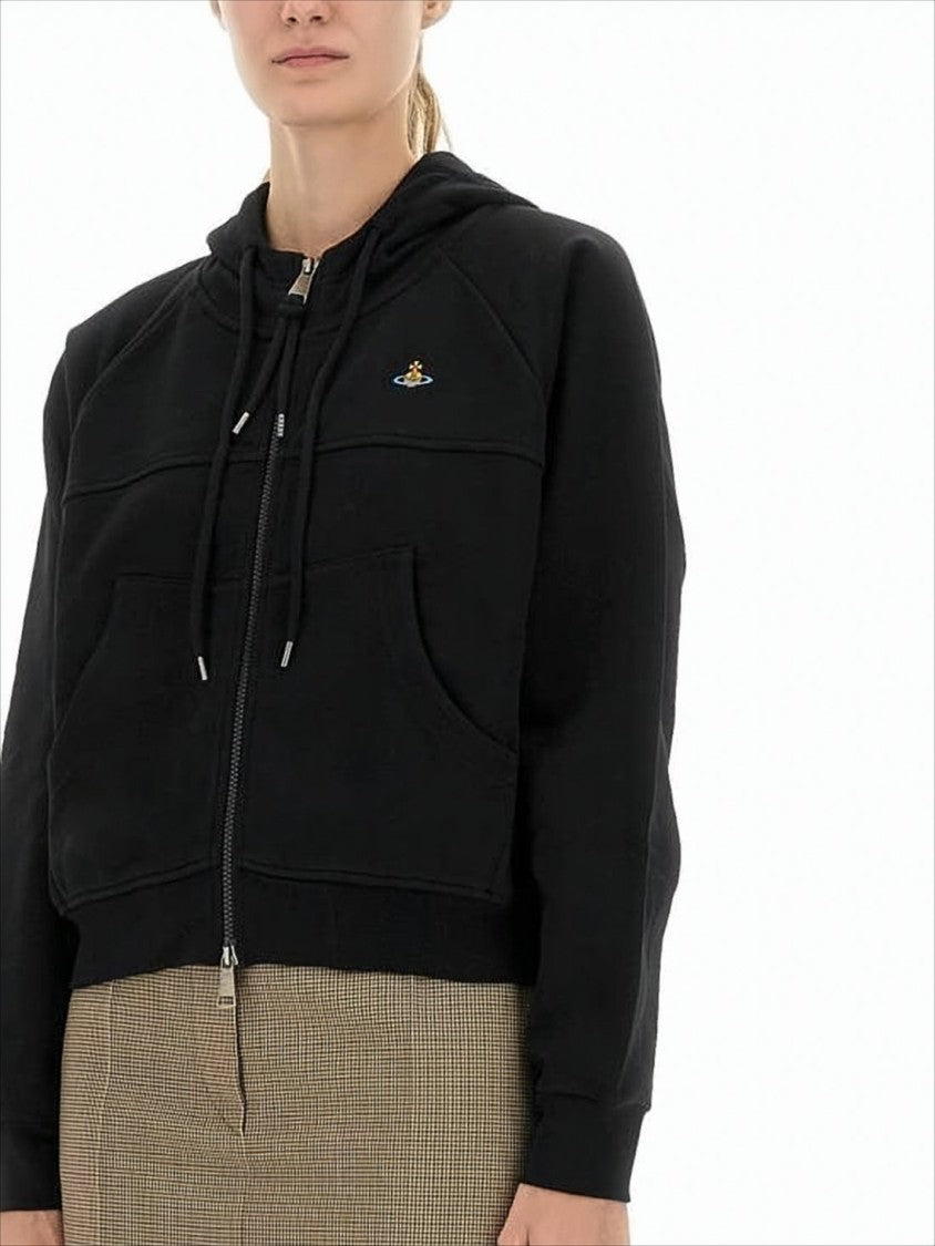 Cropped Black Hoodie with Zipper Closure