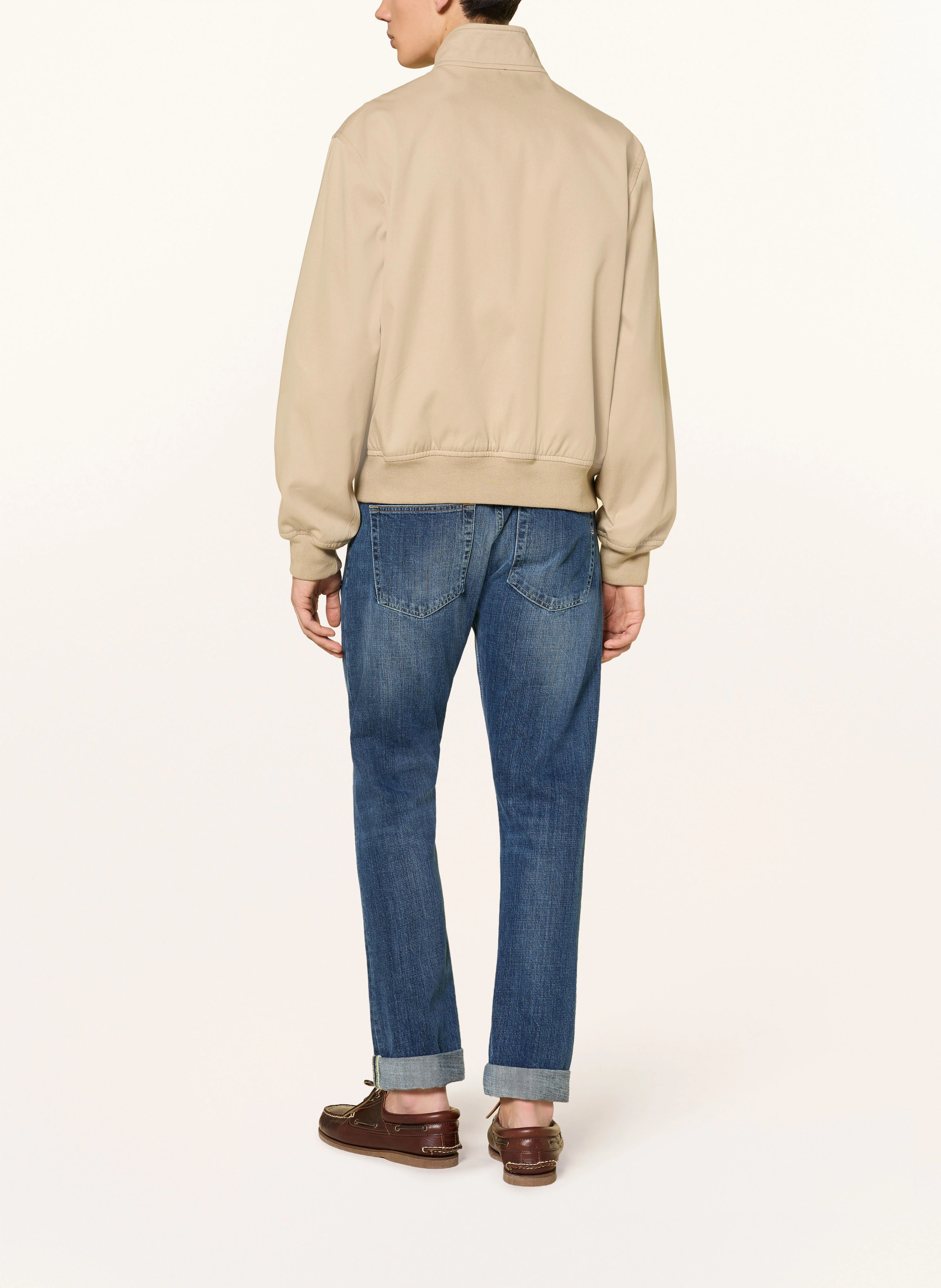 Straight-Leg Jeans with Medium Wash and Rolled Cuffs