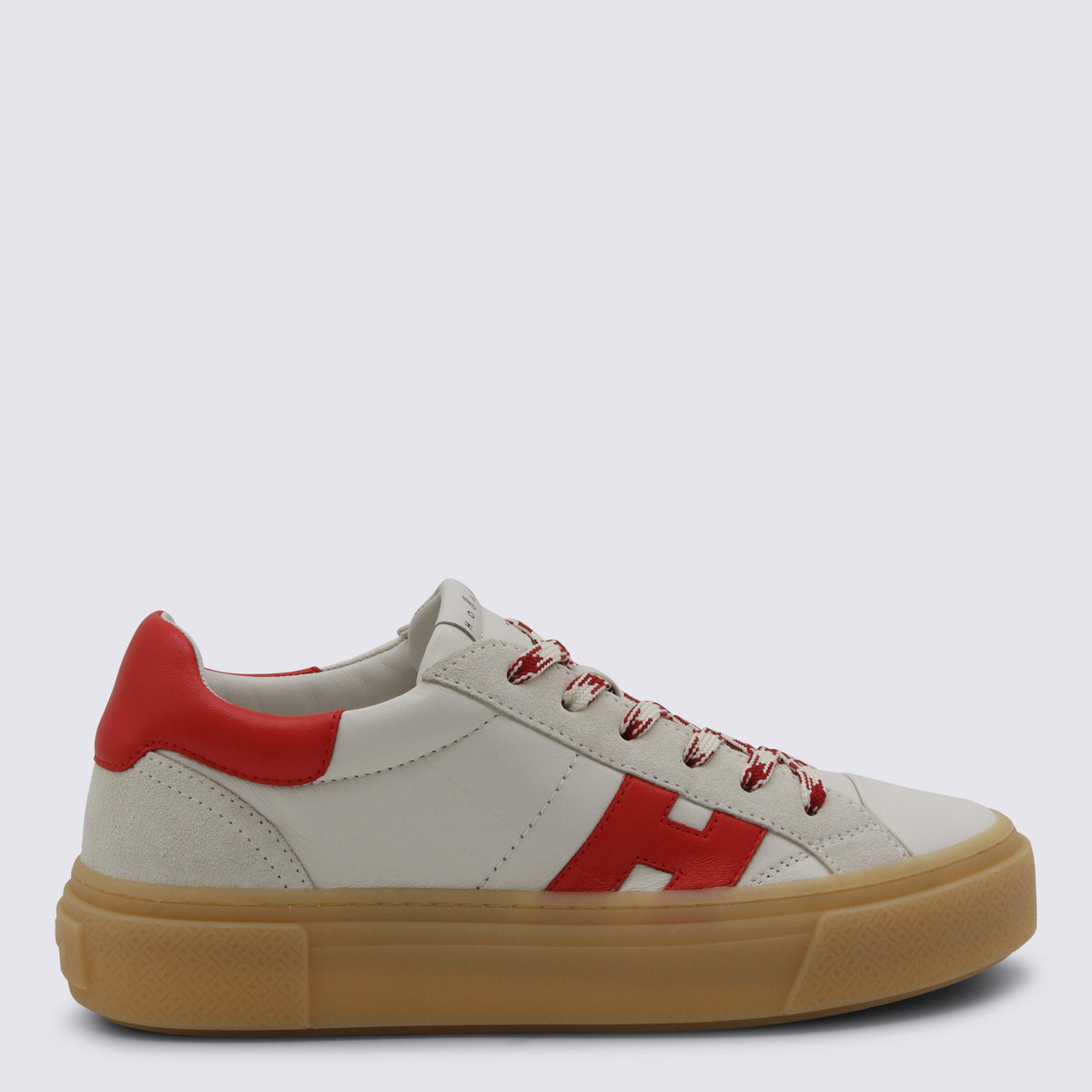 Skórzane sneakersy z czerwonymi akcentami