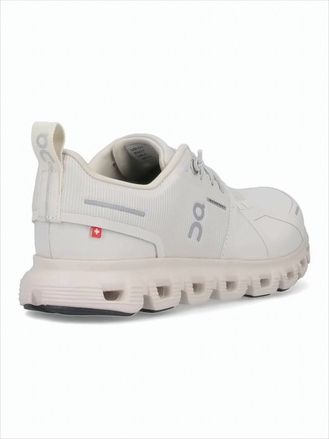 Minimalist White Sneakers with Enhanced Cushioning
