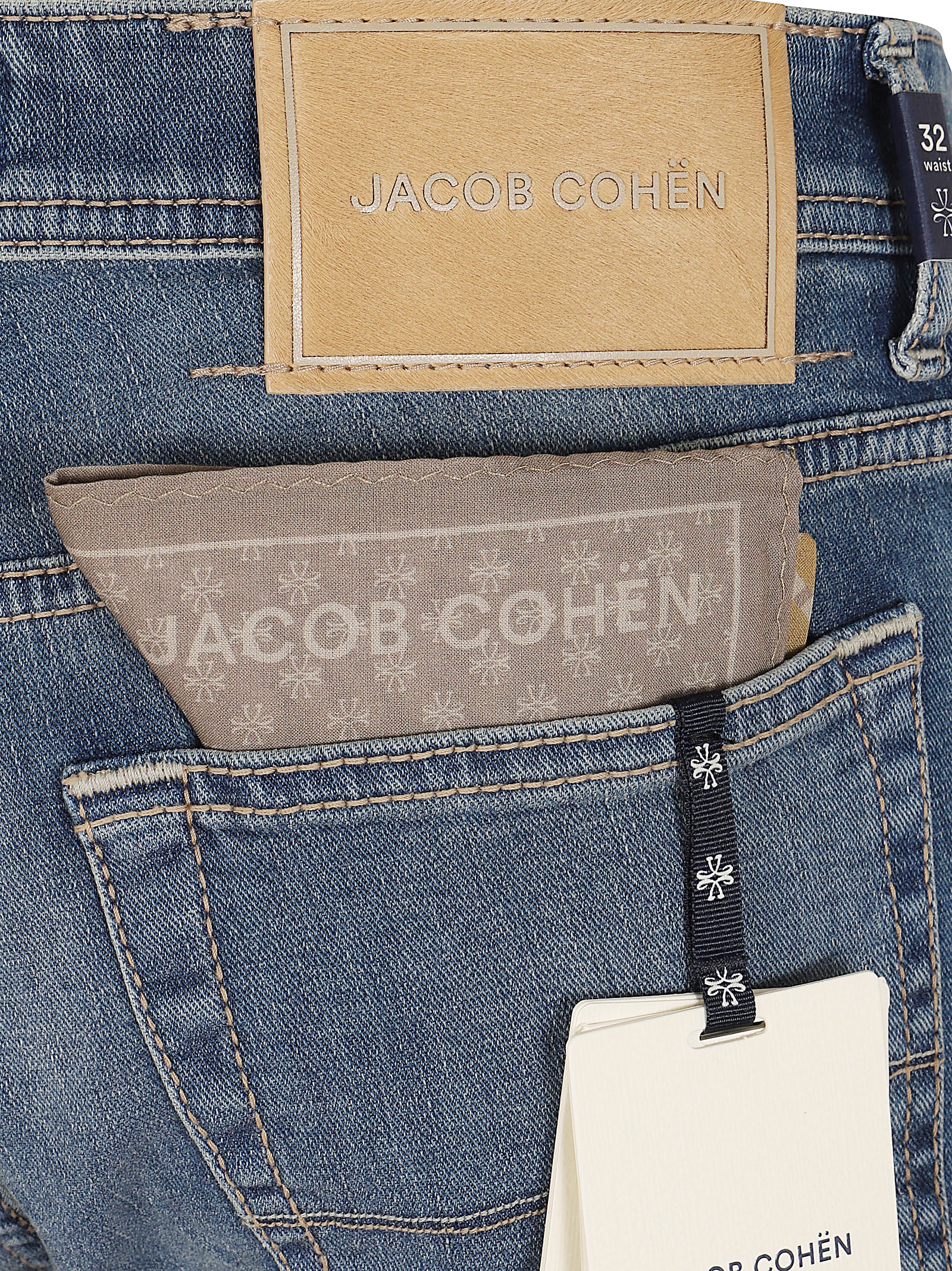 Modern Fit Jeans with Classic Five-Pocket Design