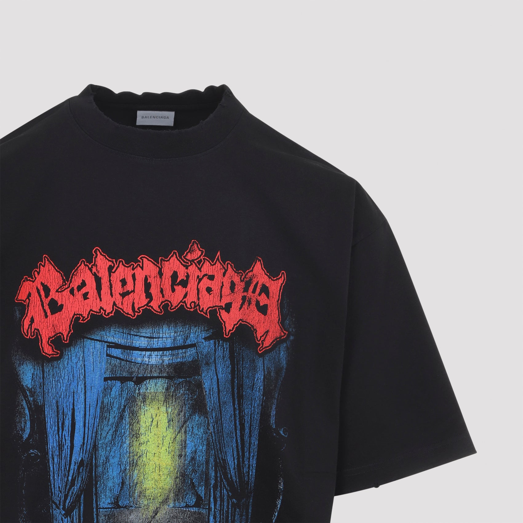 Graphic Print Cotton T-Shirt with Bold Artistic Design