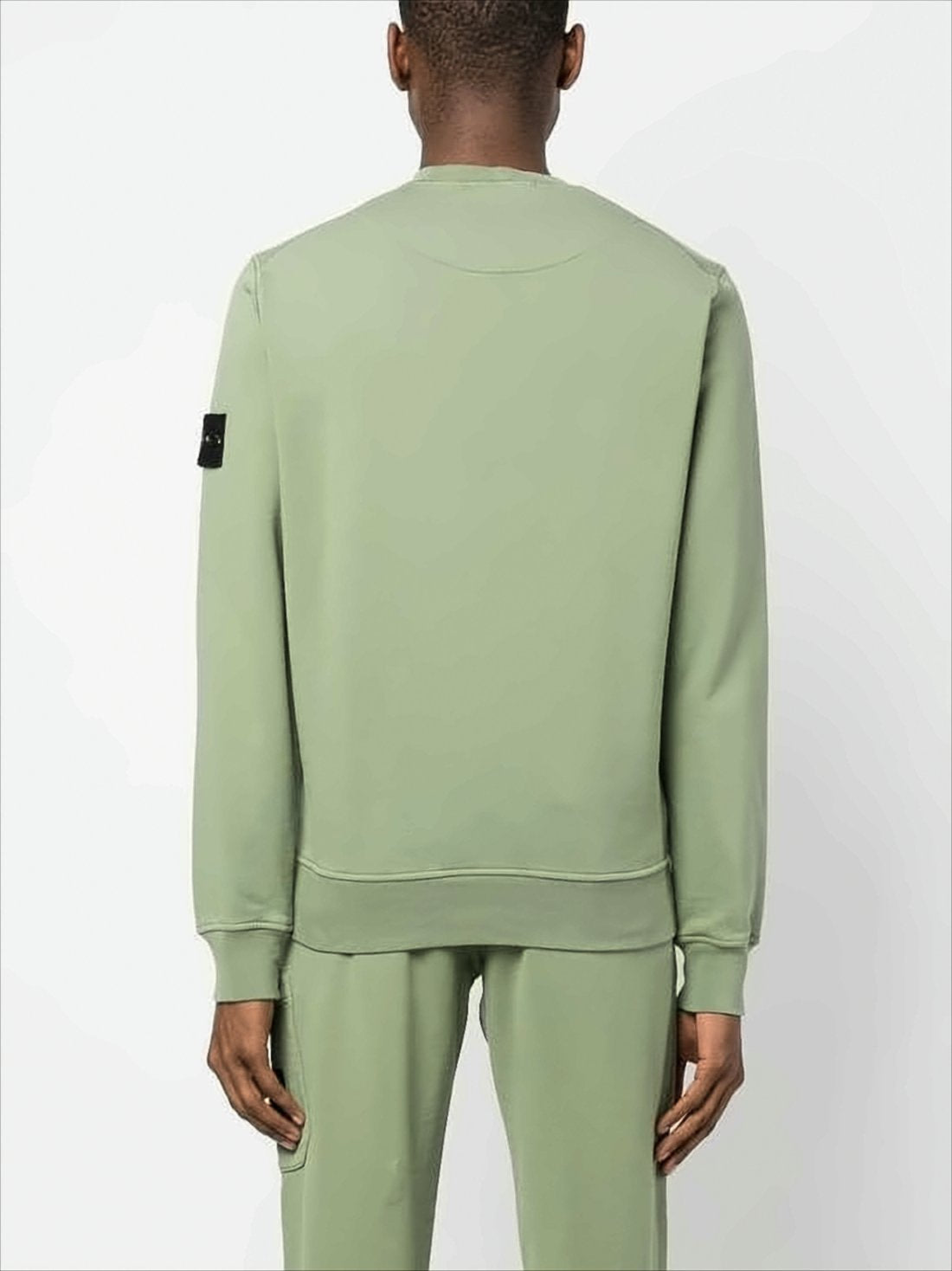 Minimalist Long-Sleeve Sweatshirt with Distinctive Patch Logo