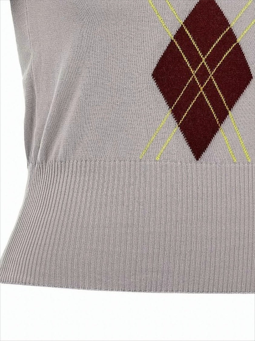 Fitted Knit Sweater with Classic Argyle Pattern