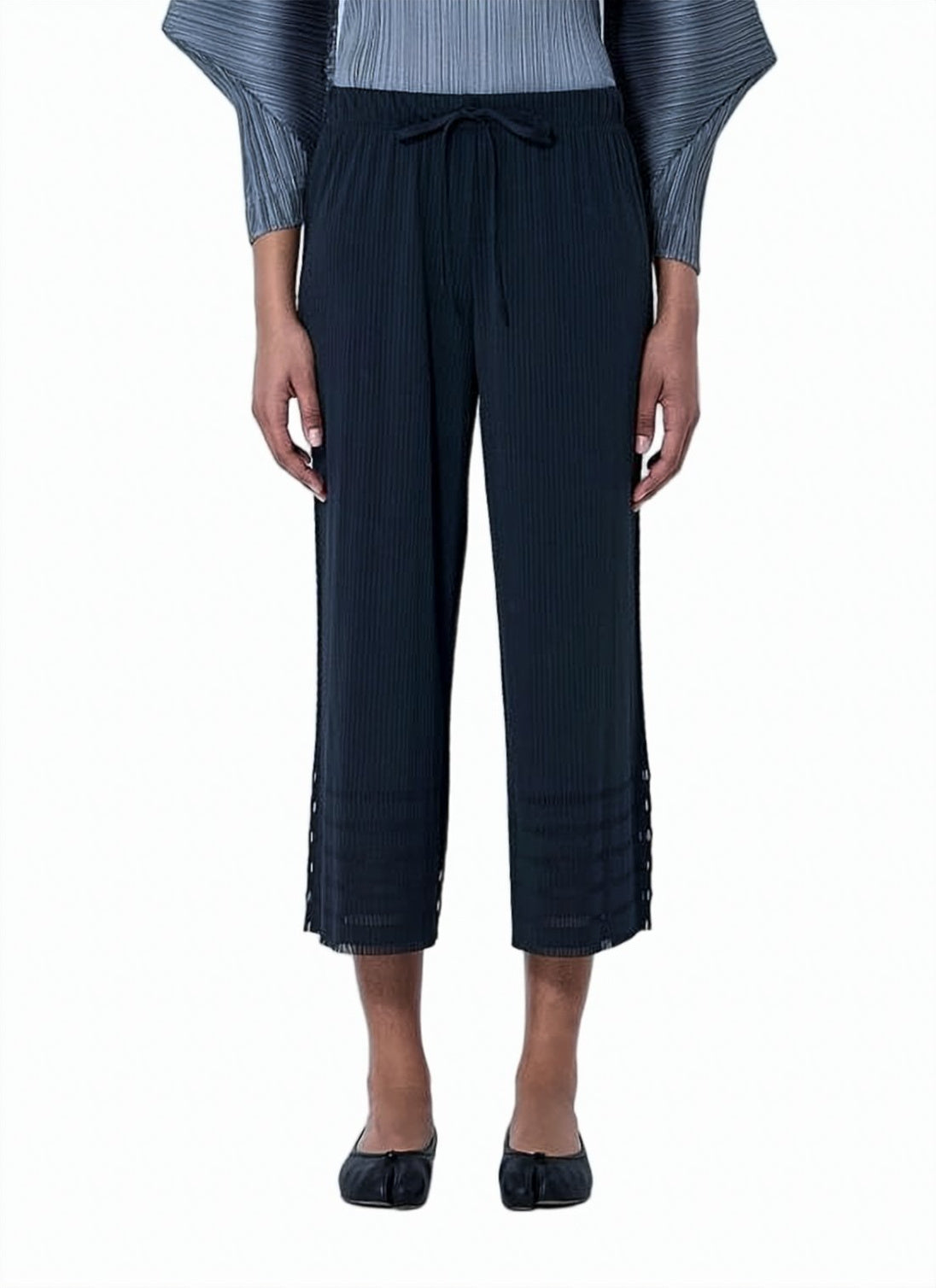 Cropped Pleated Pants with Relaxed Fit