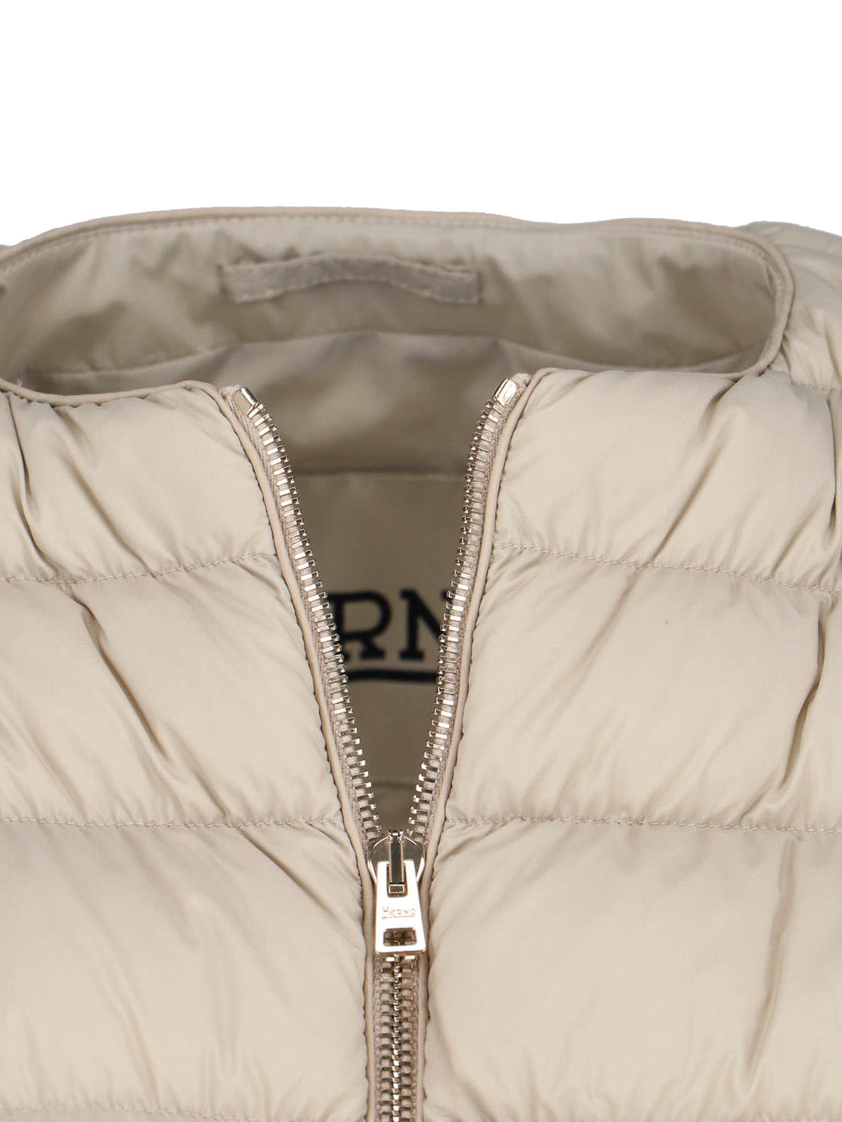 Minimalist White Jacket With Structured Silhouette And High Collar