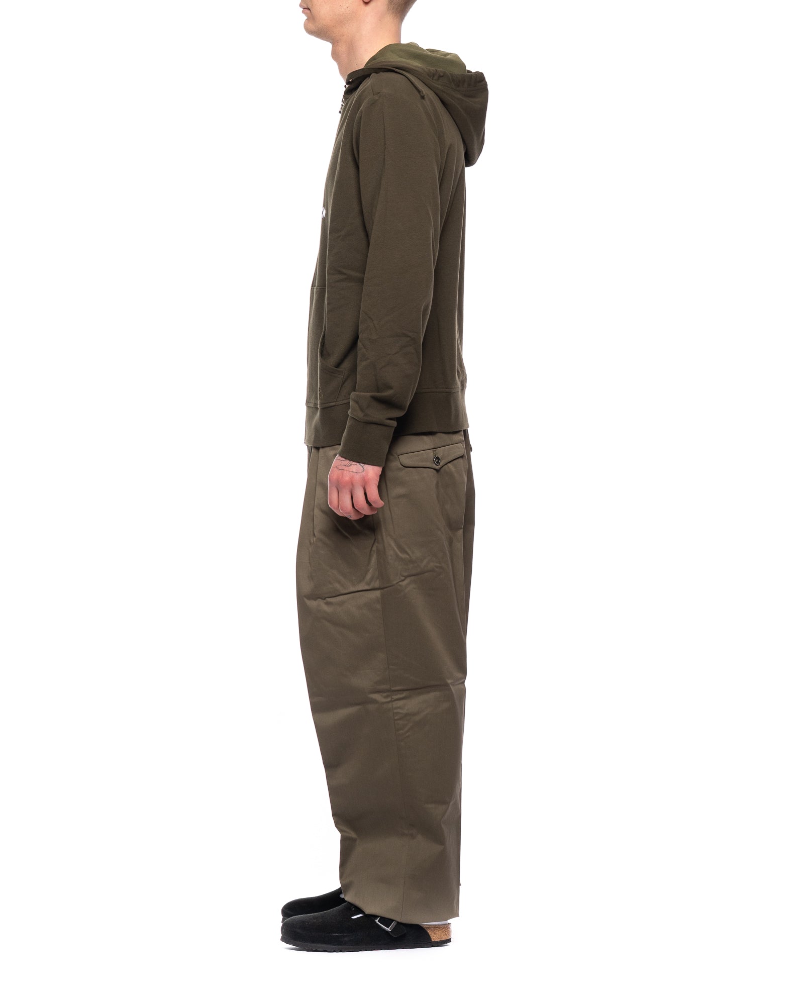 Sophisticated Tailored Chinos With Classic Detailing