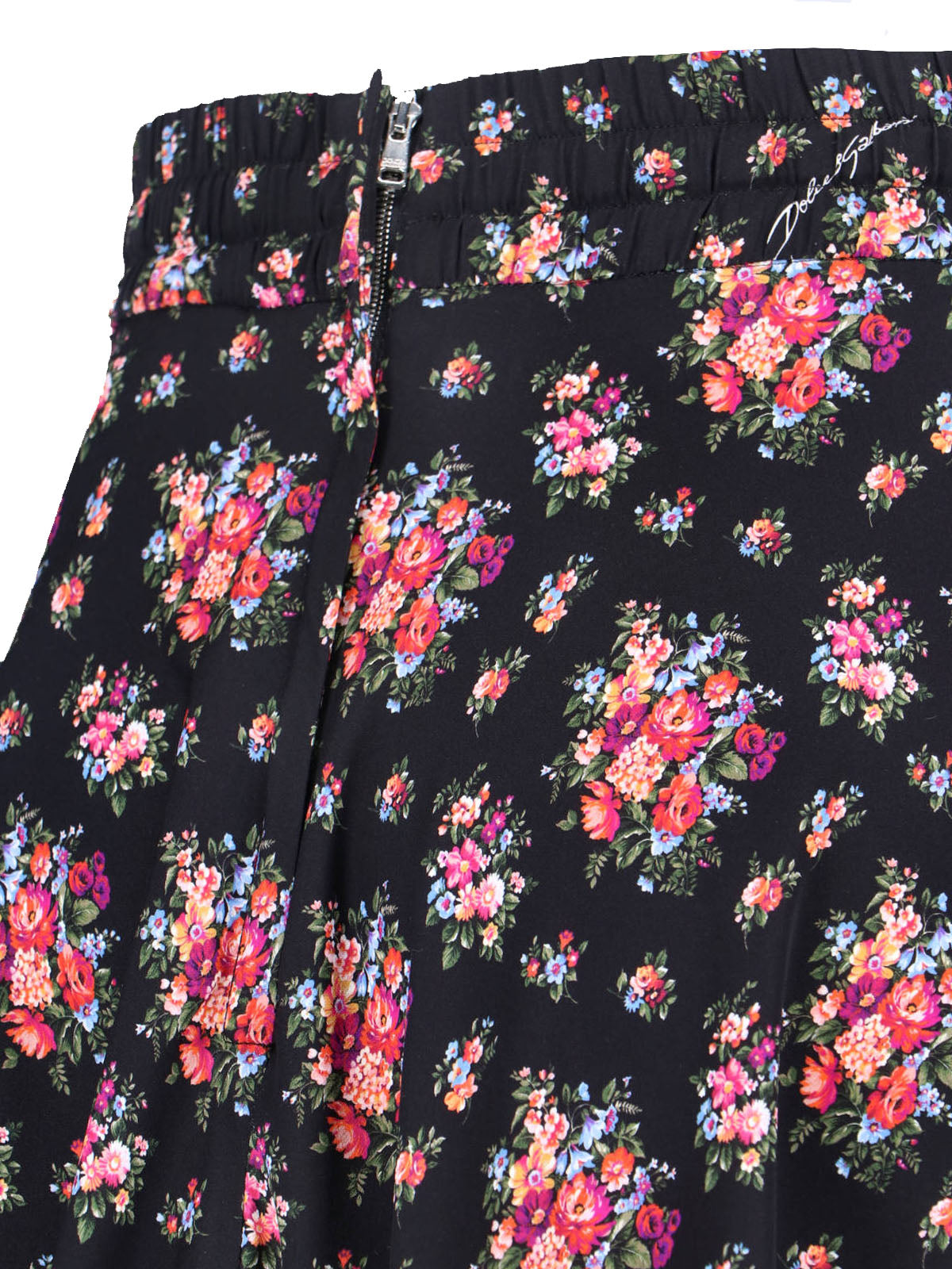 Black Tailored Skirt with Refined Silhouette