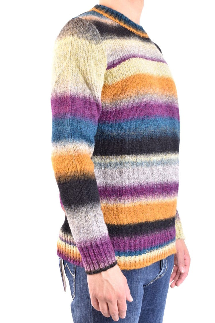 Sweter z dzianiny w poziome pasy w wielokolorowej palecie