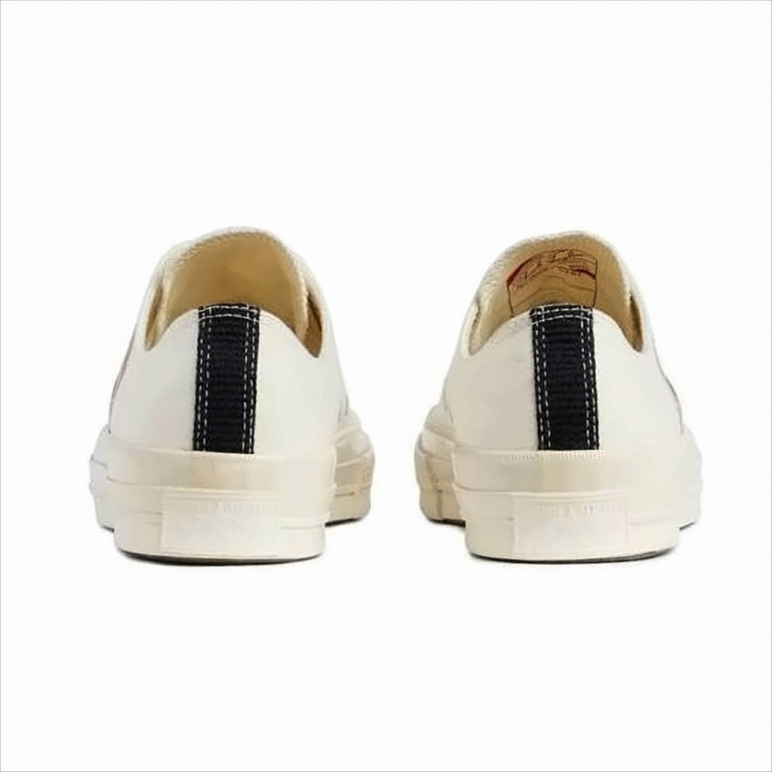 Low-Top Sneakers With Distinctive Heart Graphic And Minimalist Design