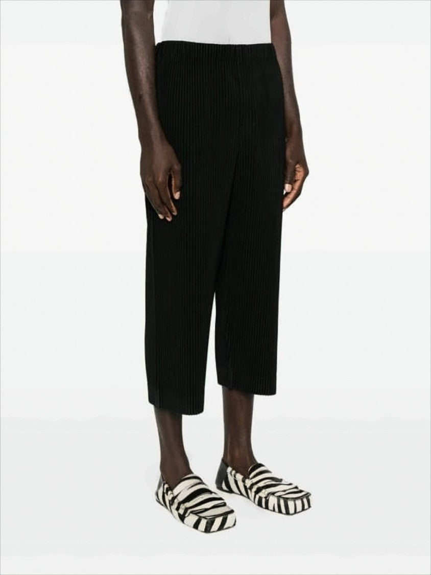 Cropped Black Pleated Joggers With Relaxed Fit