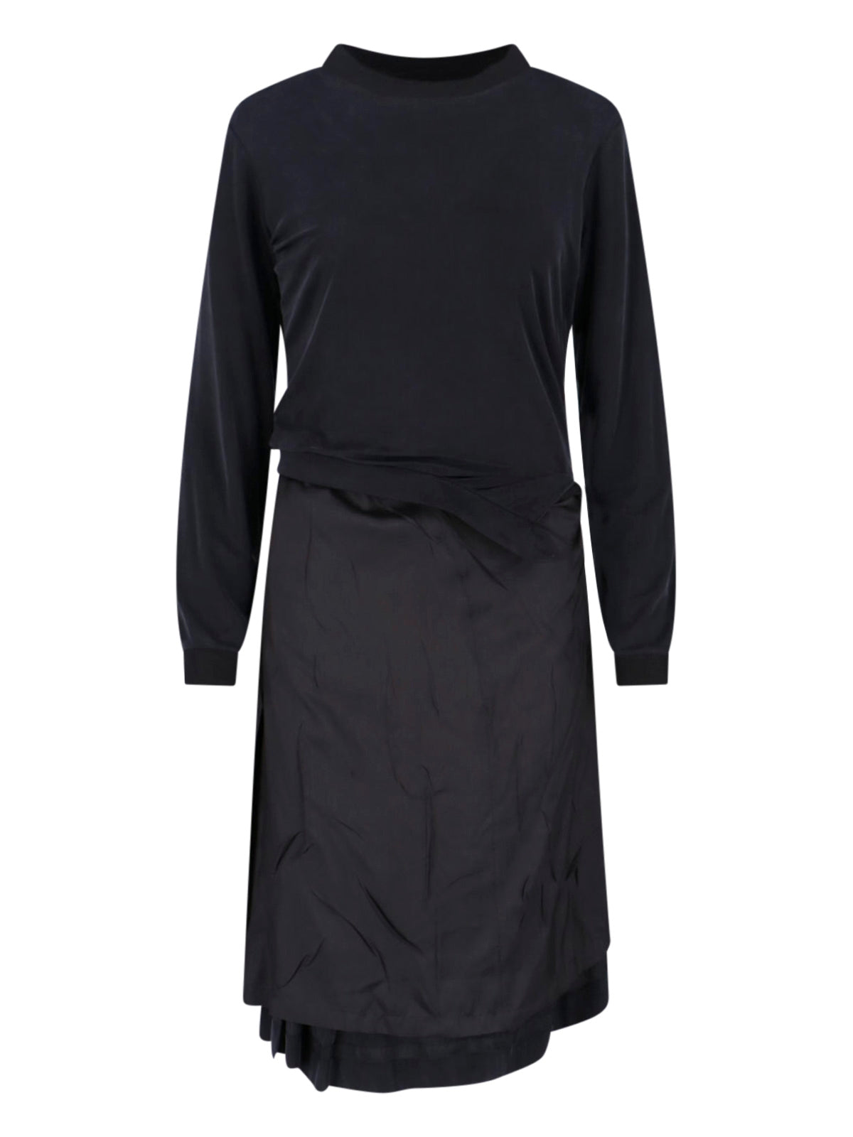 Sleek Black Dress With Timeless Silhouette