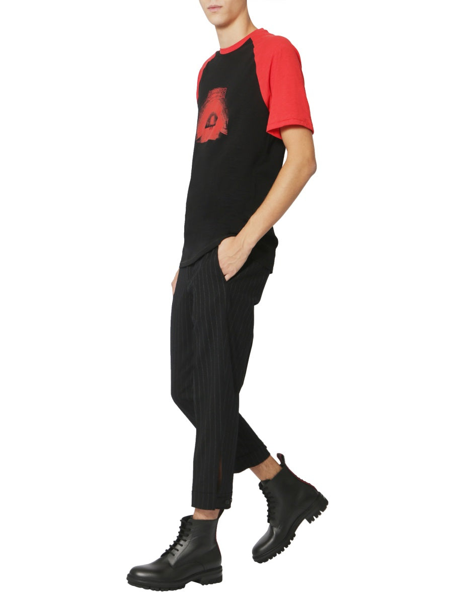 Contrasting Raglan Fit Round Neck T-Shirt