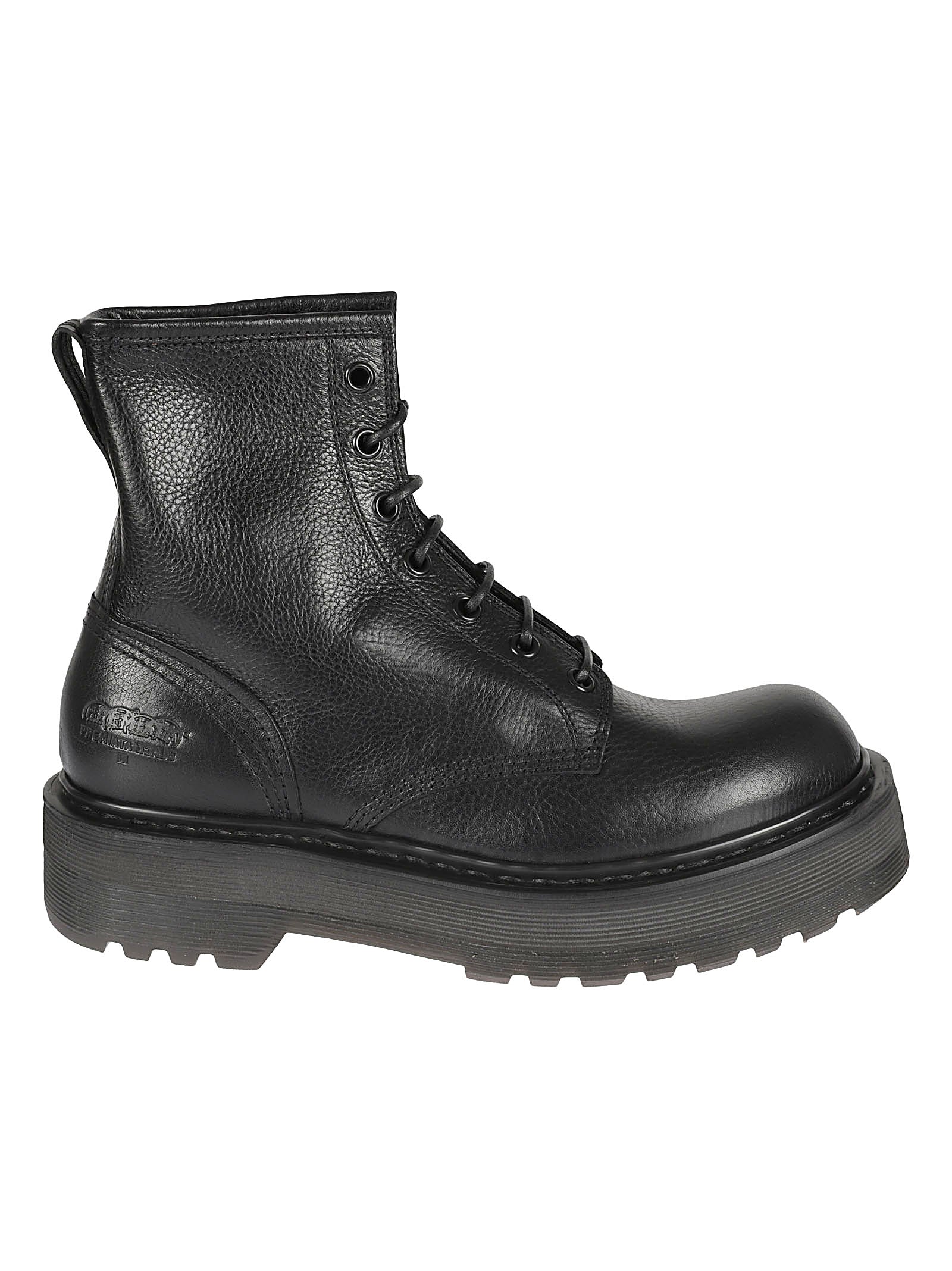 Ankle-High Black Boots with Streamlined Silhouette