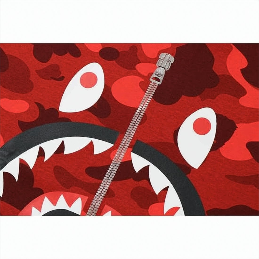 Short-Sleeve T-Shirt with Bold Camouflage Pattern