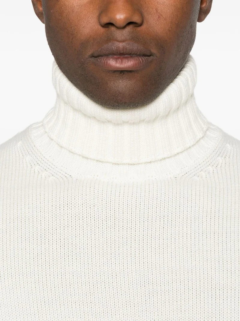 Refined Turtleneck Sweater In Creamy Off-White Merino Wool