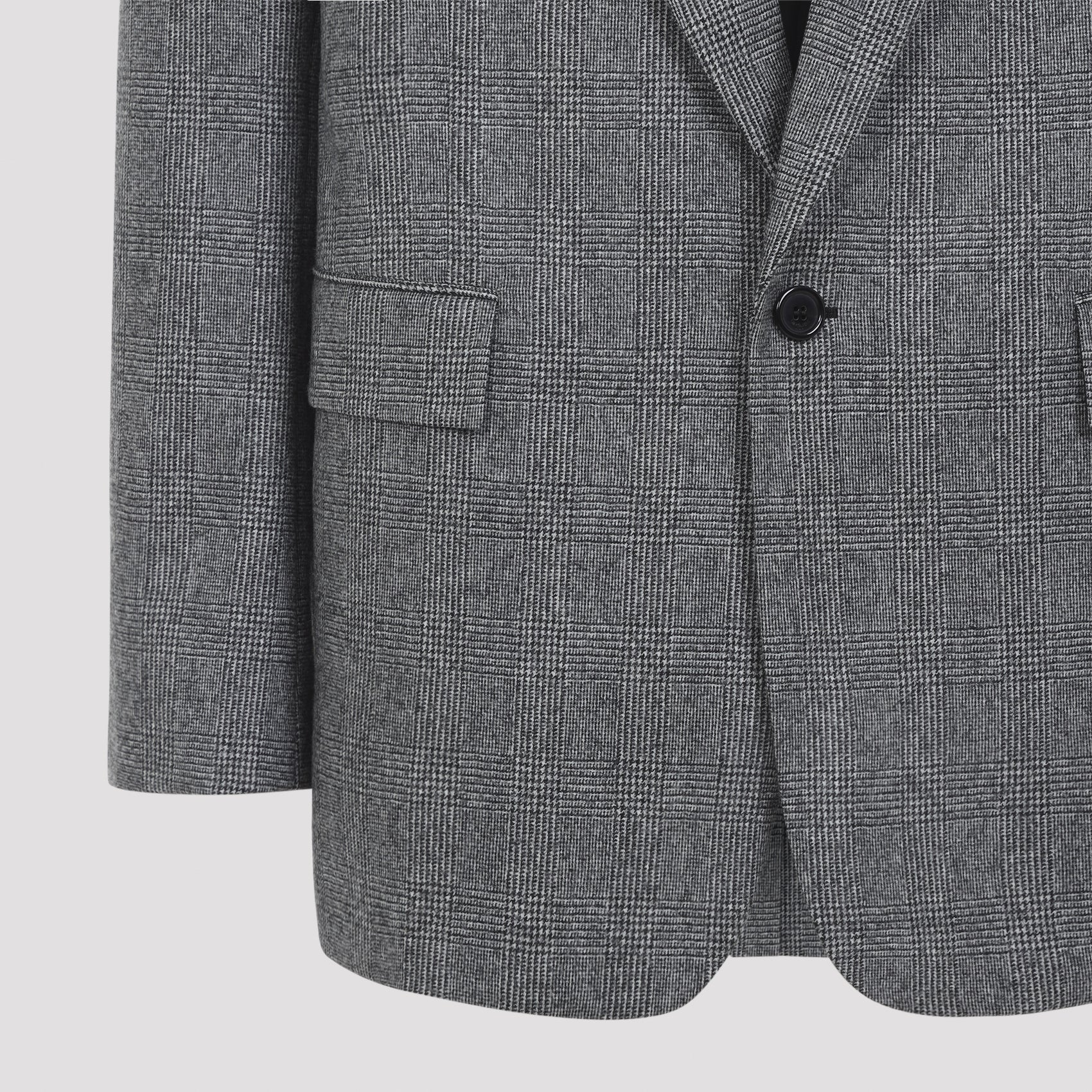 Tailored Grey Blazer With Classic Single-Button Closure
