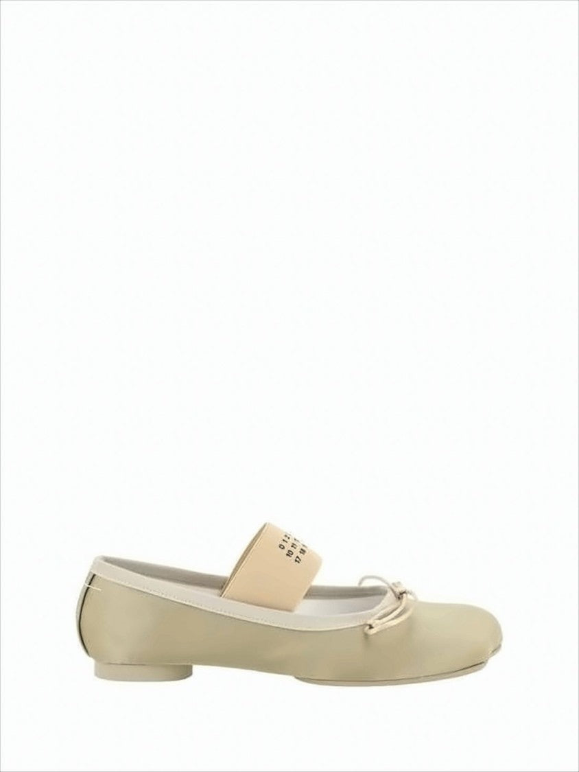 Minimalist Flats with Rounded Toe and Bow Detail