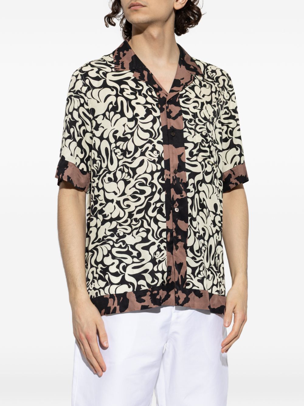 Point Collar Short-Sleeved Shirt