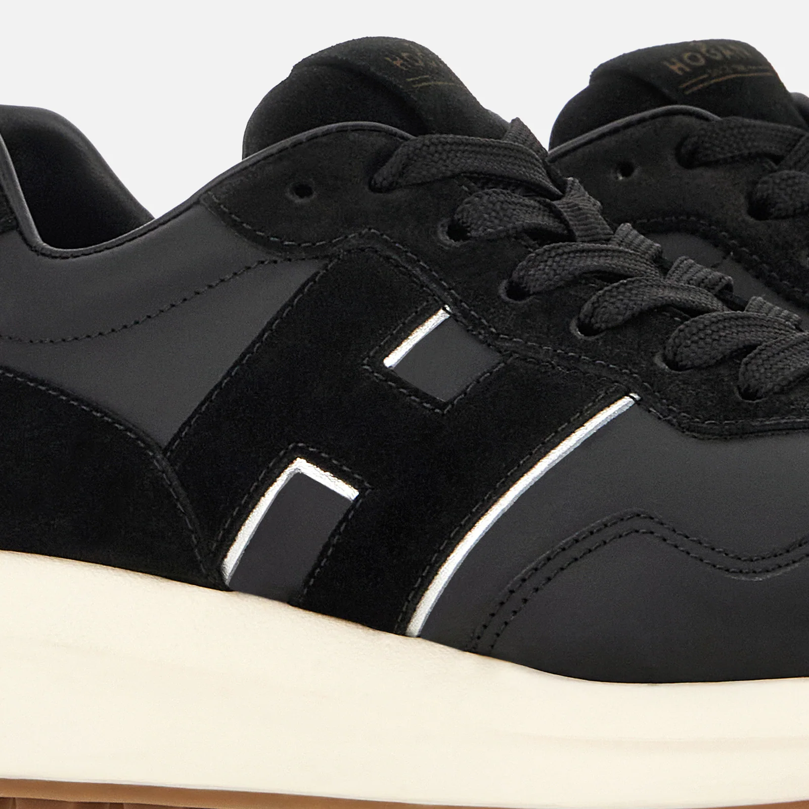 Lace-Up Shoes With Smooth