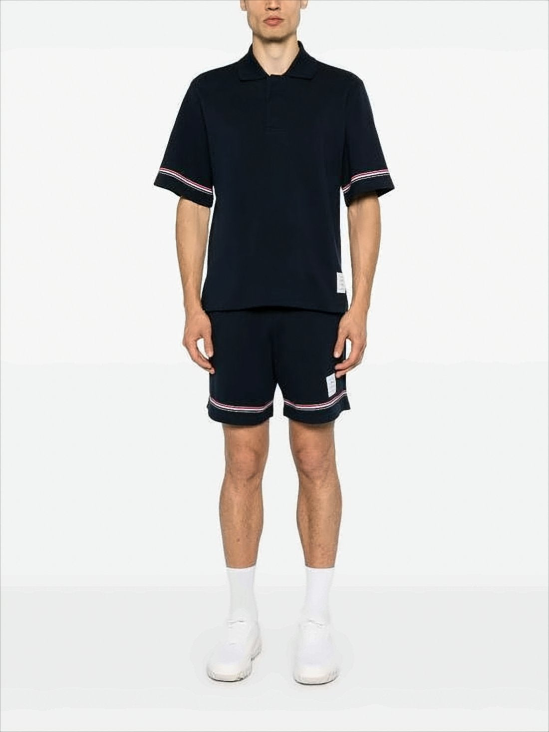 Classic Short-Sleeve Polo Shirt with Structured Collar and Tricolor Accents