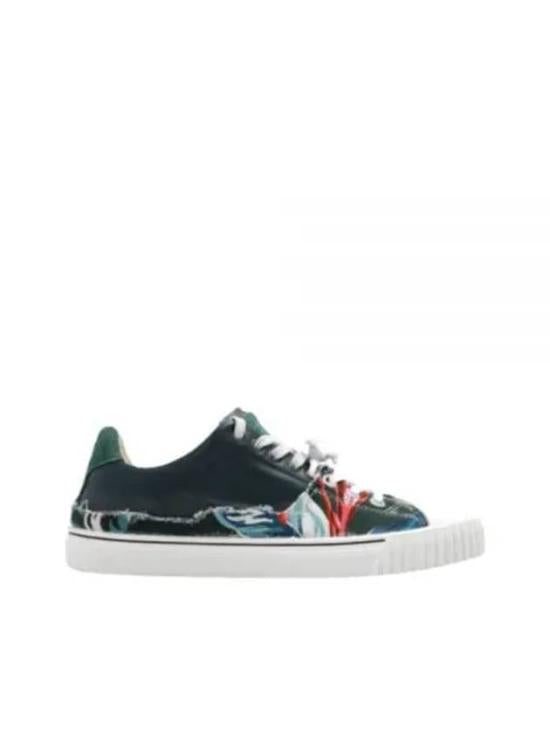 Low-Top Sneakers With Multicolor Abstract Pattern And Textured Sole