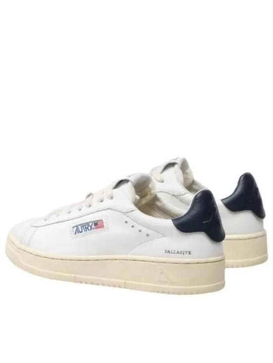 Low-Top Off-White Sneakers with Minimalist Design and Navy Accents