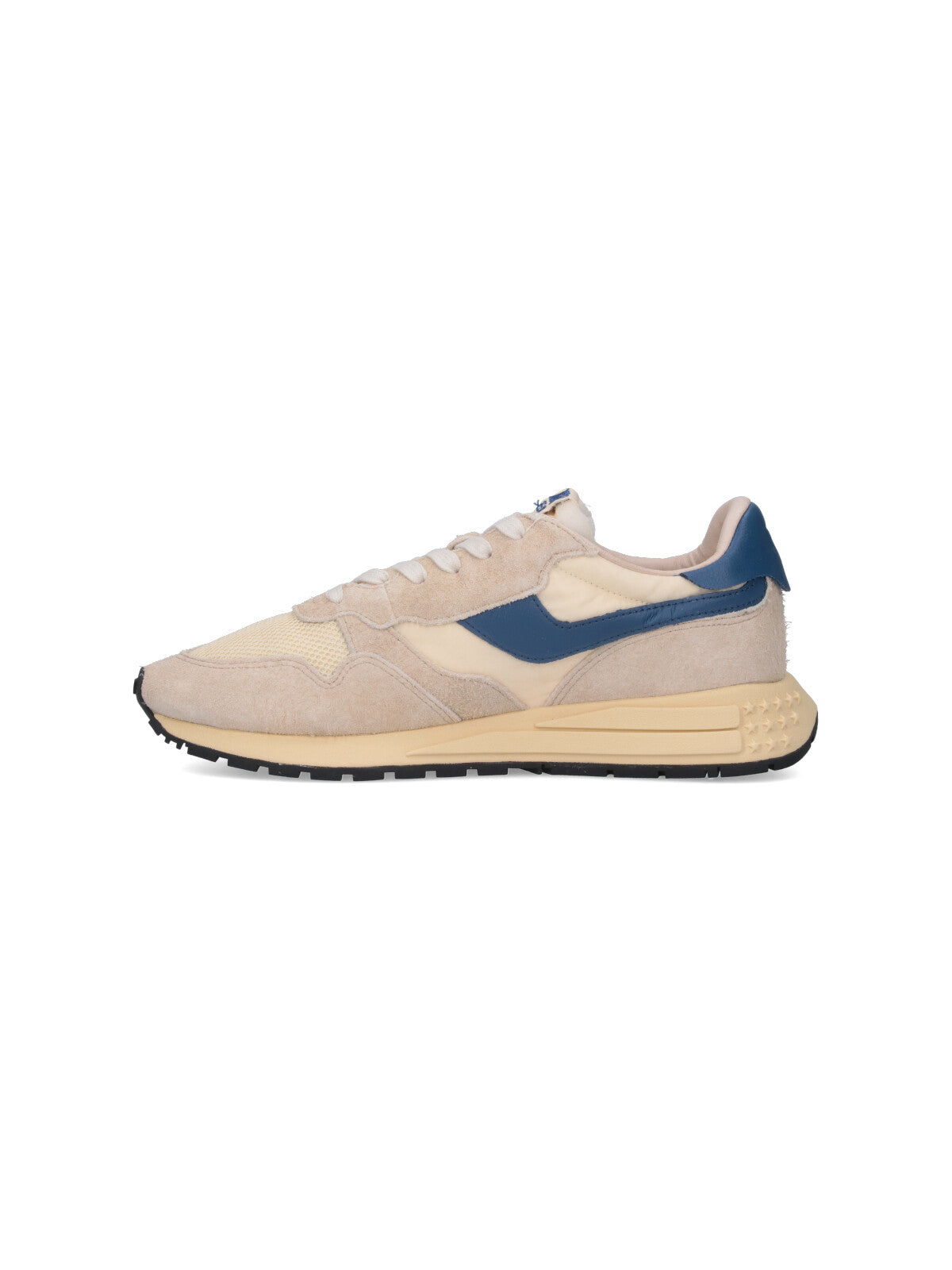 Klasyczne sneakersy z niską cholewką w beżowym odcieniu