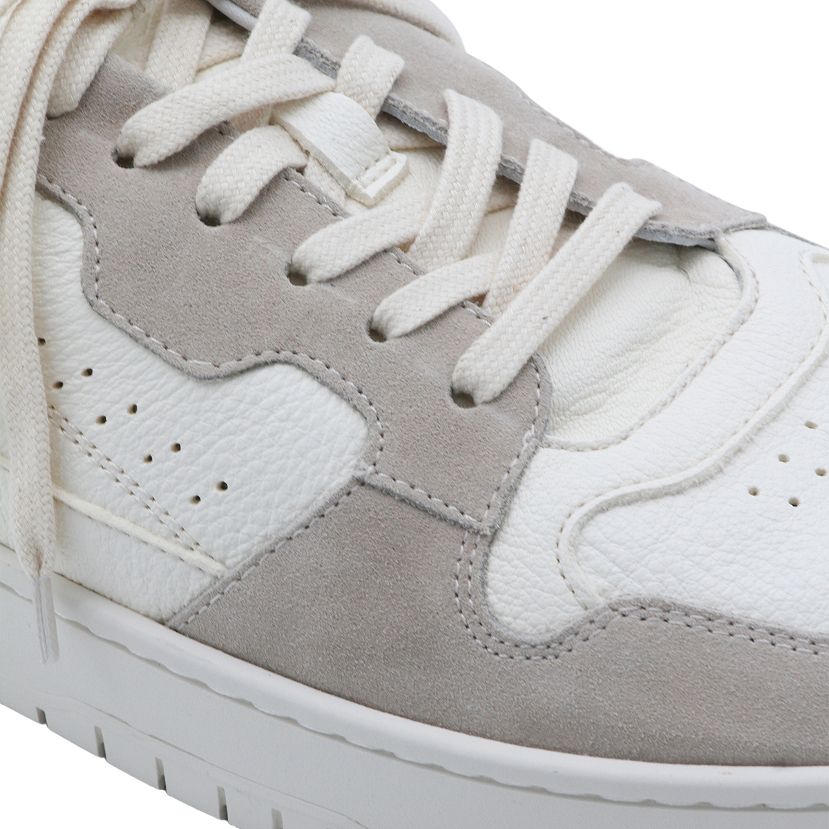 Low-Top Minimalist Sneakers with Subtle Detailing
